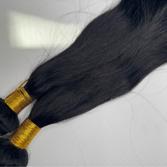 Straight 100% Unprocessed  Straight Human hair Bundles 24” & 26” - Picture 6 of 9